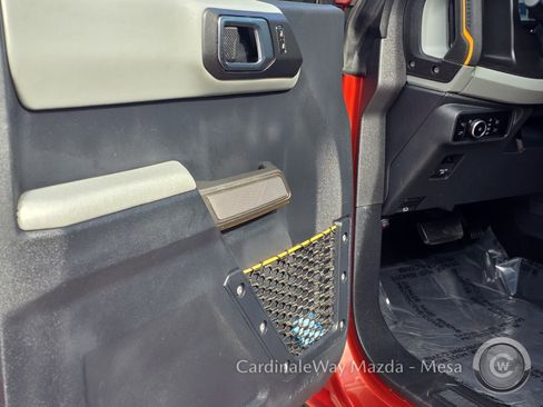 Used 2023 Ford Bronco Badlands image 11