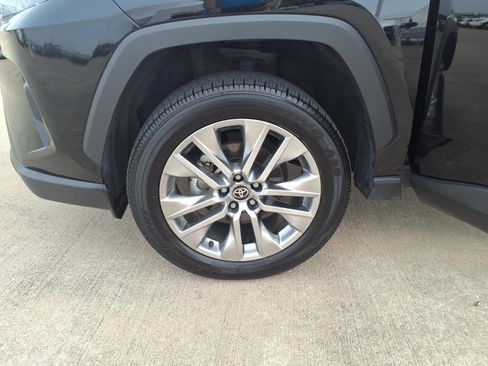 Used 2025 Toyota RAV4 XLE Premium FWD image 29