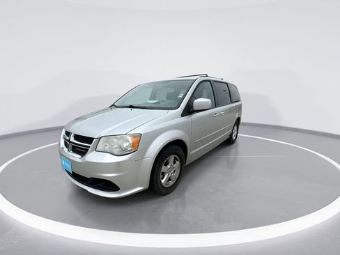 Used 2012 Dodge Grand Caravan SXT image 4