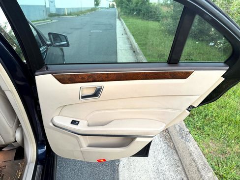Used 2015 Mercedes-Benz E 350 4MATIC Sedan image 24