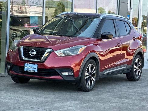 Used 2019 Nissan Kicks SR w/ SR Premium Package FWD image 7