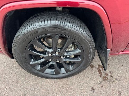 Used 2022 Jeep Grand Cherokee Laredo X AWD/4WD image 30