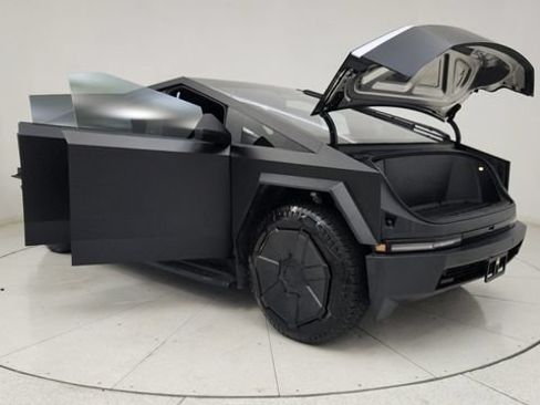 Used 2024 Tesla Cybertruck AWD Crew Cab image 13