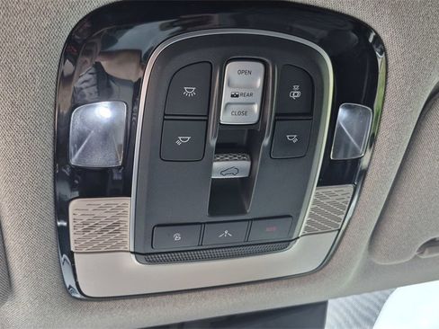 Used 2021 Hyundai Palisade Limited image 22