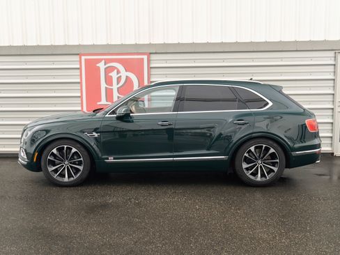 Used 2017 Bentley Bentayga image 49