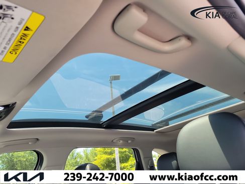 Certified 2022 Kia Sorento S w/ Panoramic Sunroof Package AWD/4WD image 22