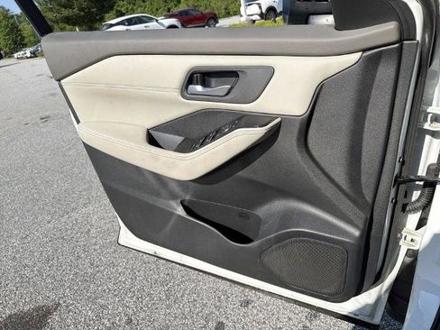 Certified 2025 Nissan Rogue SL AWD/4WD image 15