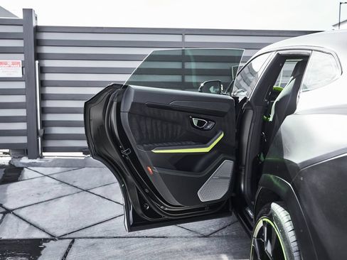 Used 2022 Lamborghini Urus AWD/4WD image 27