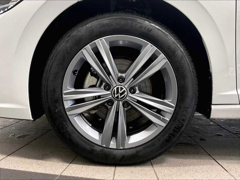 Used 2024 Volkswagen Jetta SE w/ Panoramic Sunroof Package image 7