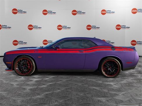 Used 2016 Dodge Challenger SRT image 8