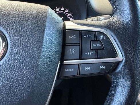 Used 2021 Toyota Sienna XLE w/ XLE Plus Package FWD image 15
