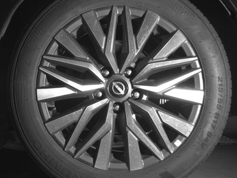 Used 2025 Nissan Altima 2.5 SV FWD image 14
