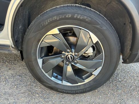 Used 2025 Nissan Rogue SV AWD/4WD image 32