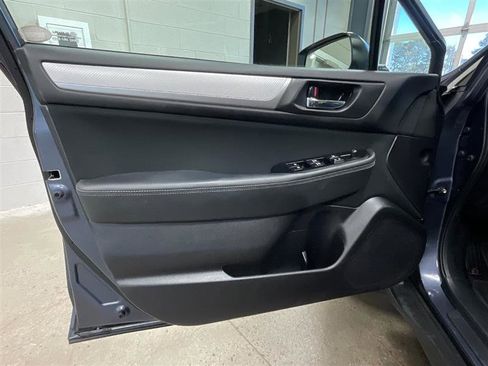 Used 2017 Subaru Outback 2.5i Premium image 10