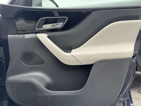 Used 2017 Jaguar F-PACE Prestige image 30