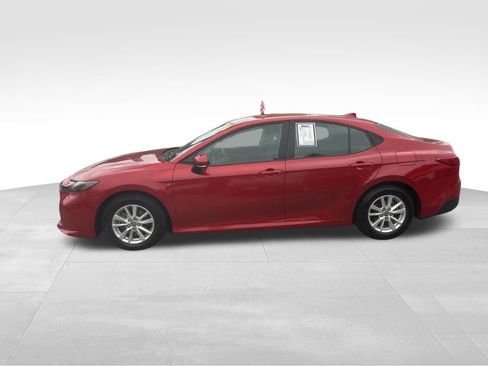 Used 2025 Toyota Camry LE image 14