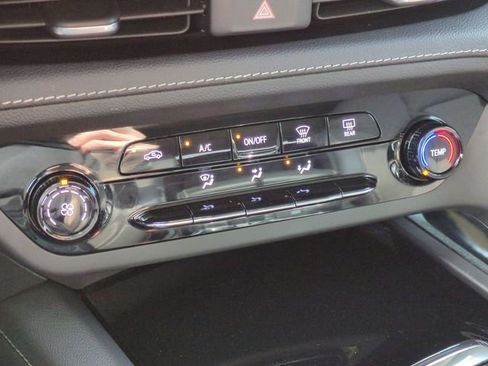 Used 2023 Buick Envision Preferred image 19