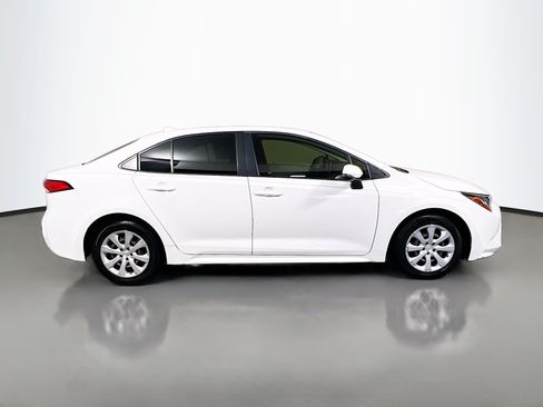 Used 2020 Toyota Corolla LE FWD image 3