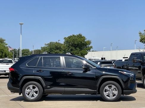 Used 2025 Toyota RAV4 XLE w/ Convenience Package AWD/4WD image 3