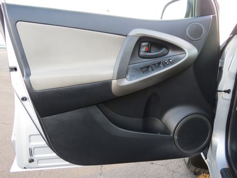 Used 2009 Toyota RAV4 2WD image 18