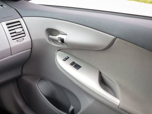 Used 2010 Toyota Corolla LE FWD image 30