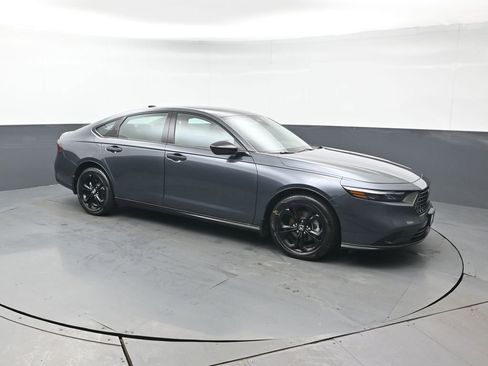 Used 2025 Honda Accord SE image 10