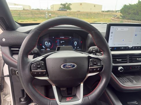 Used 2025 Ford Explorer ST AWD/4WD image 11