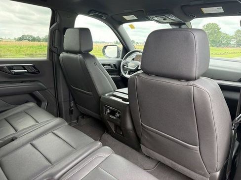 Used 2021 Chevrolet Tahoe High Country w/ Premium Package AWD/4WD image 17