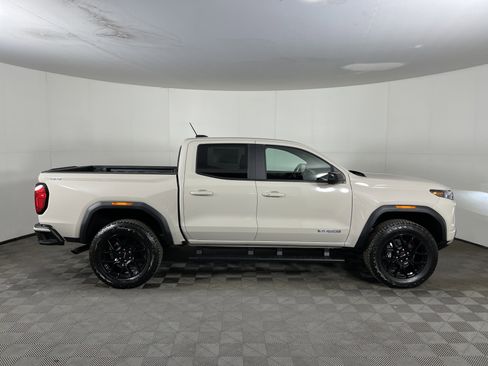 New 2026 GMC Canyon Elevation w/ Convenience Package image 5