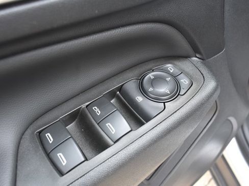 Used 2021 Chevrolet Equinox Premier image 12