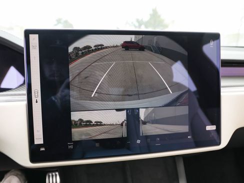 Used 2022 Tesla Model S Plaid image 11