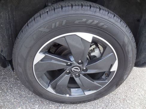 Used 2025 Nissan Rogue SV AWD/4WD image 35