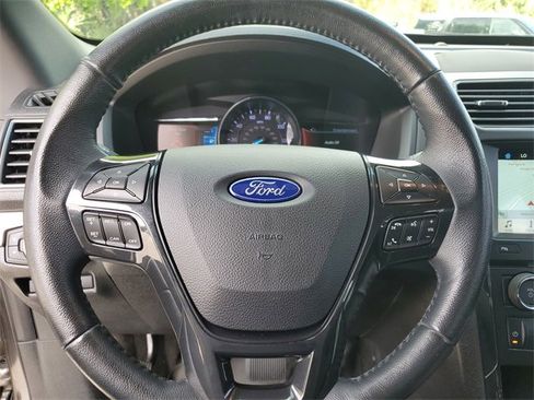 Used 2018 Ford Explorer XLT w/ Equipment Group 202A image 21