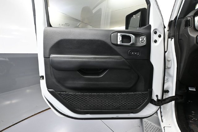 Used 2019 Jeep Wrangler Unlimited Sahara AWD/4WD image 15