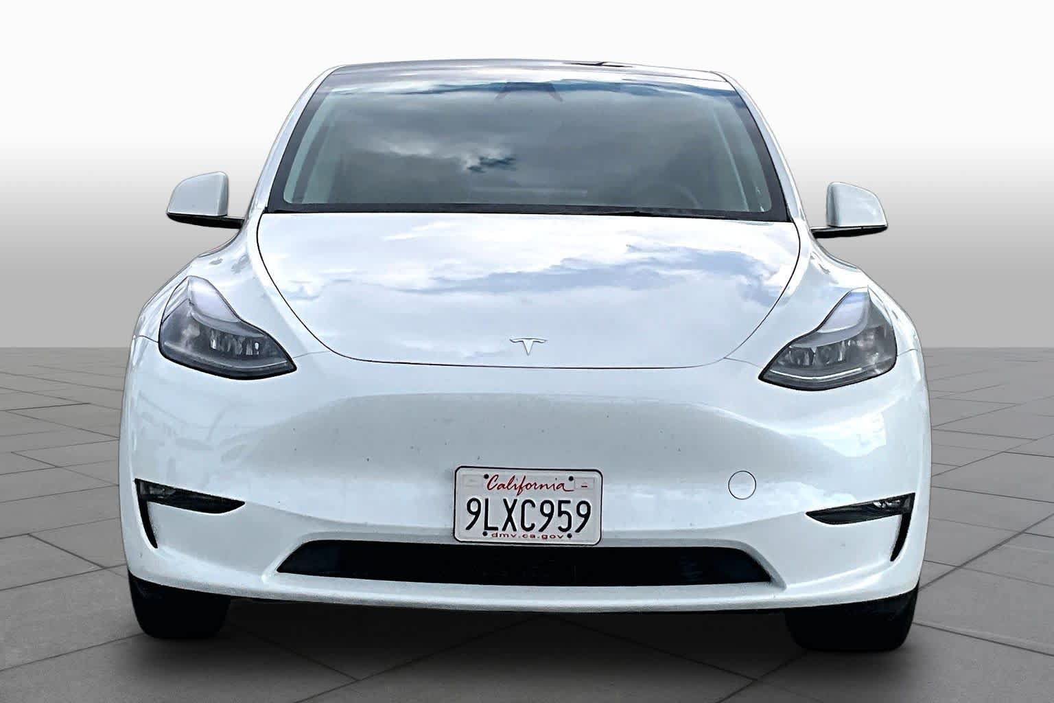 Used 2024 Tesla Model Y Long Range AWD/4WD image 3
