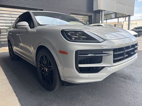 Certified 2024 Porsche Cayenne S AWD/4WD image 2