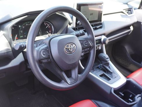Used 2025 Toyota RAV4 LE image 7