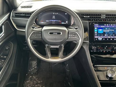 Certified 2023 Jeep Grand Cherokee Altitude RWD image 16