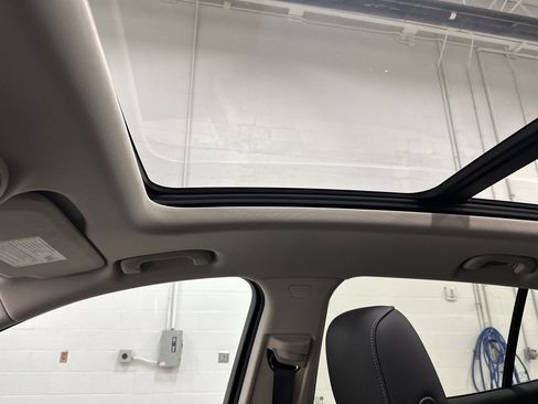 Used 2021 Buick Envision Essence w/ Technology Package I image 28