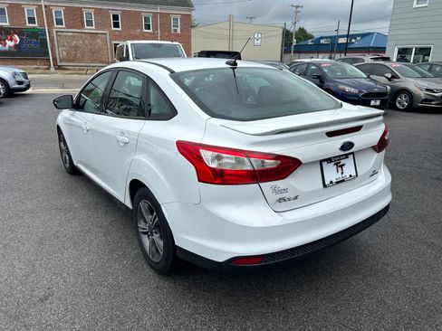 Used 2014 Ford Focus SE w/ SE Sport Package FWD image 2