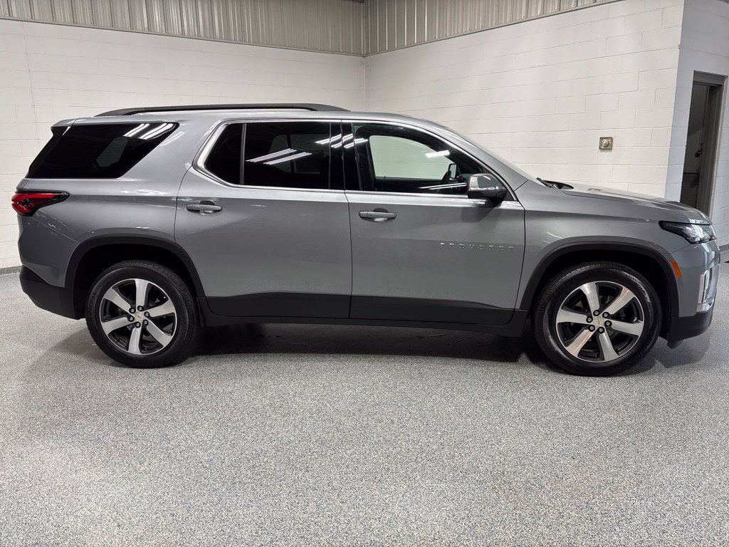 Used 2023 Chevrolet Traverse LT w/ LT Premium Package AWD/4WD image 8