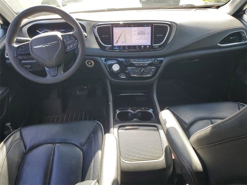 Used 2022 Chrysler Pacifica Limited w/ S Appearance Package image 14