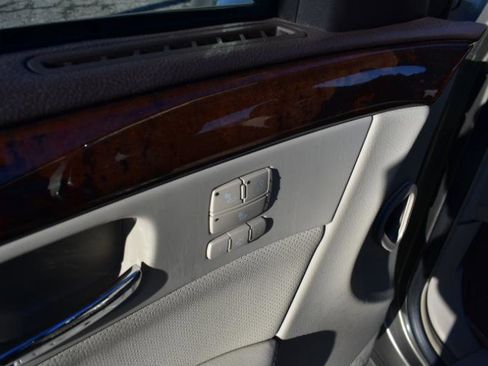 Used 2011 Cadillac DTS Premium w/ Driver Awareness Package image 28