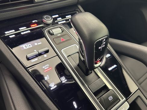 Used 2023 Porsche Cayenne Coupe image 22