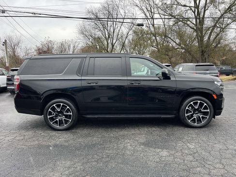 Used 2024 Chevrolet Suburban RST image 2