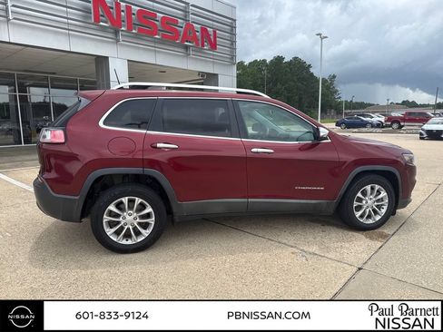 Used 2019 Jeep Cherokee Latitude w/ Popular Appearance Group FWD image 10