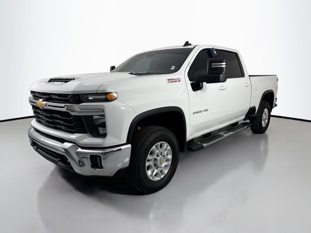 Used 2025 Chevrolet Silverado 2500 LT AWD/4WD image 3