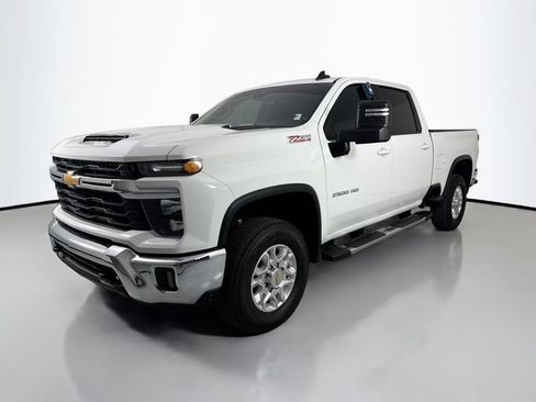 Used 2025 Chevrolet Silverado 2500 LT AWD/4WD image 3