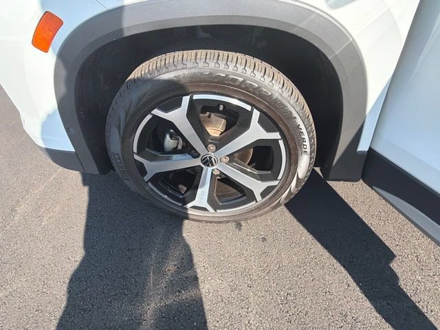 Certified 2025 Volkswagen Tiguan SE FWD image 28