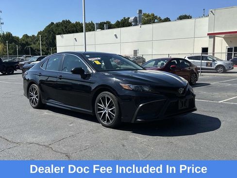 Used 2024 Toyota Camry SE FWD image 1